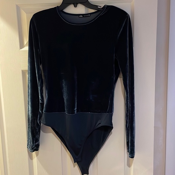 ZARA BLUE Crushed Velvet Shoulder Pad Bodysuit in size Large - Picture 4 of 7